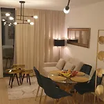 Golden - Private Parking
