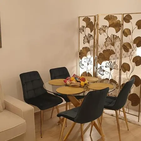 Golden - Private Parking Apartment *