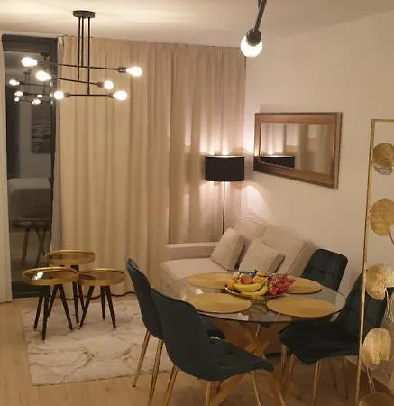 Golden - Private Parking