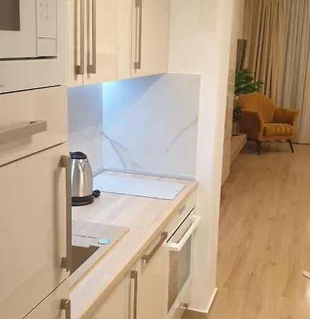 Golden - Private Parking דוברובניק