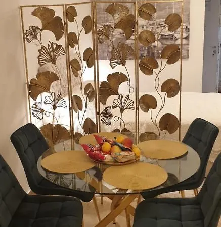 Golden - Private Parking