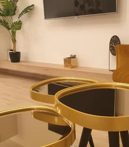 Golden - Private Parking *