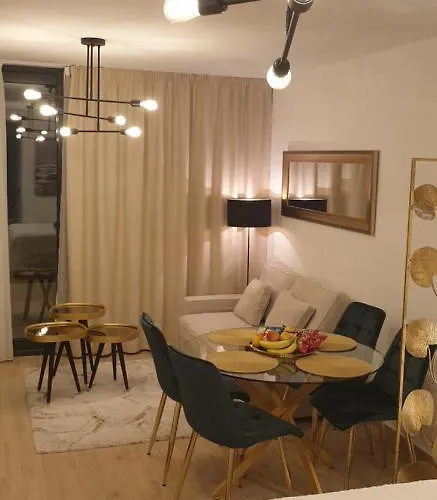 Golden - Private Parking