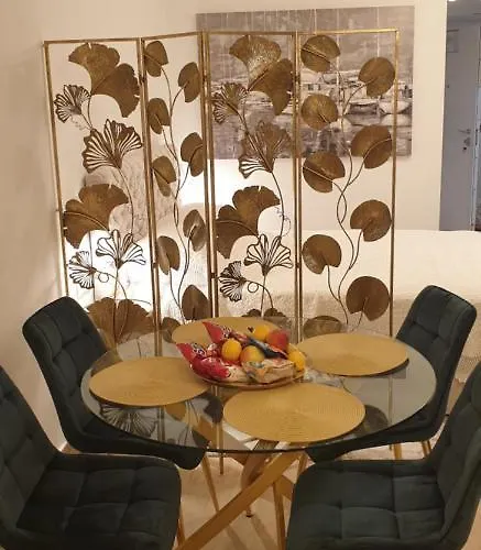 Golden - Private Parking