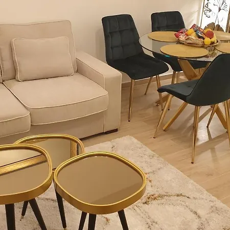 Golden - Private Parking Apartment