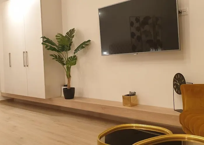 Golden - Private Parking Apartment *