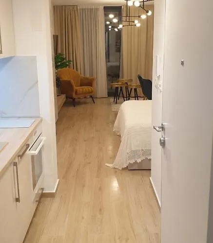 Golden - Private Parking *